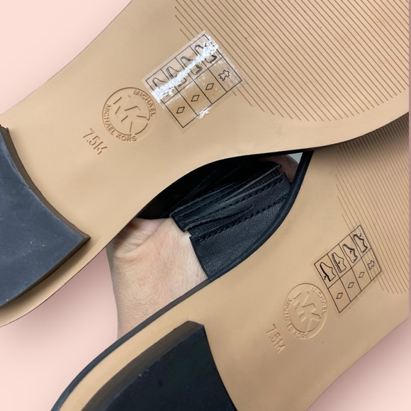 Never worn Michael Kors Sandals - Picture 12 of 13